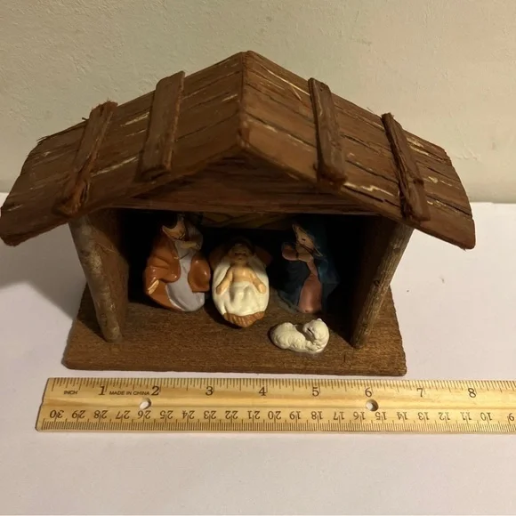 Vintage Manger Nativity Wooden Baby Jesus Mary Joseph Lamb Christmas 5 1/2’ - Picture 6 of 7